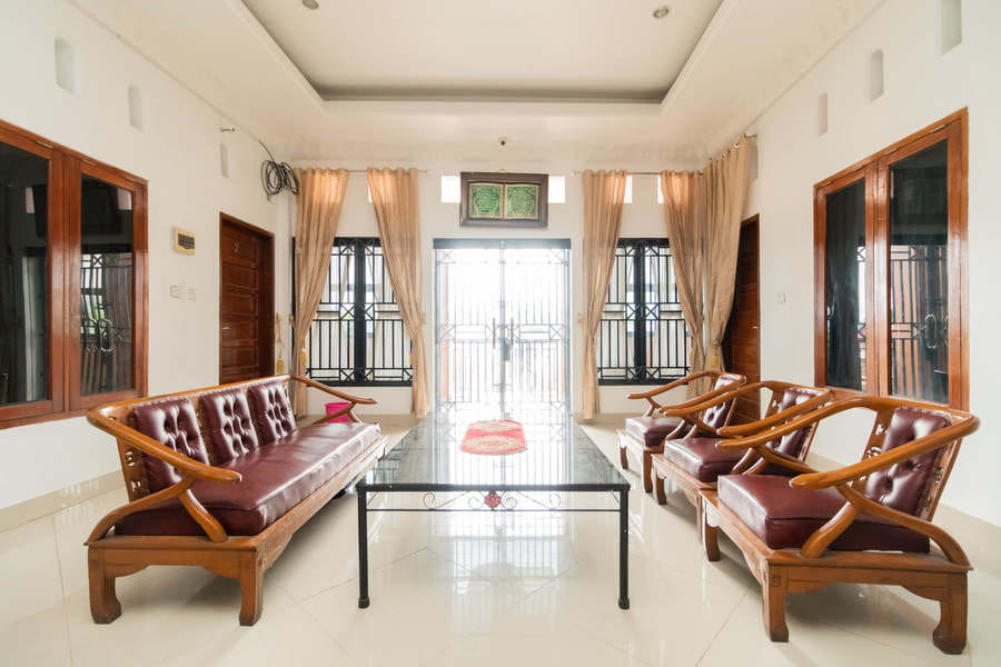 RedDoorz Syariah near Universitas Putra Indonesia Padang