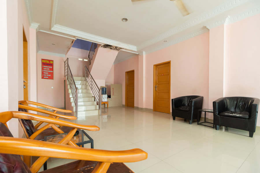 RedDoorz Syariah near Transmart Padang