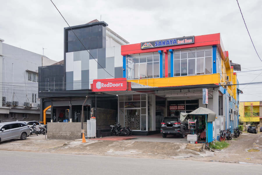 RedDoorz Syariah near RS Mata Padang