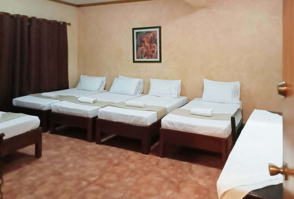 RedDoorz Family Room