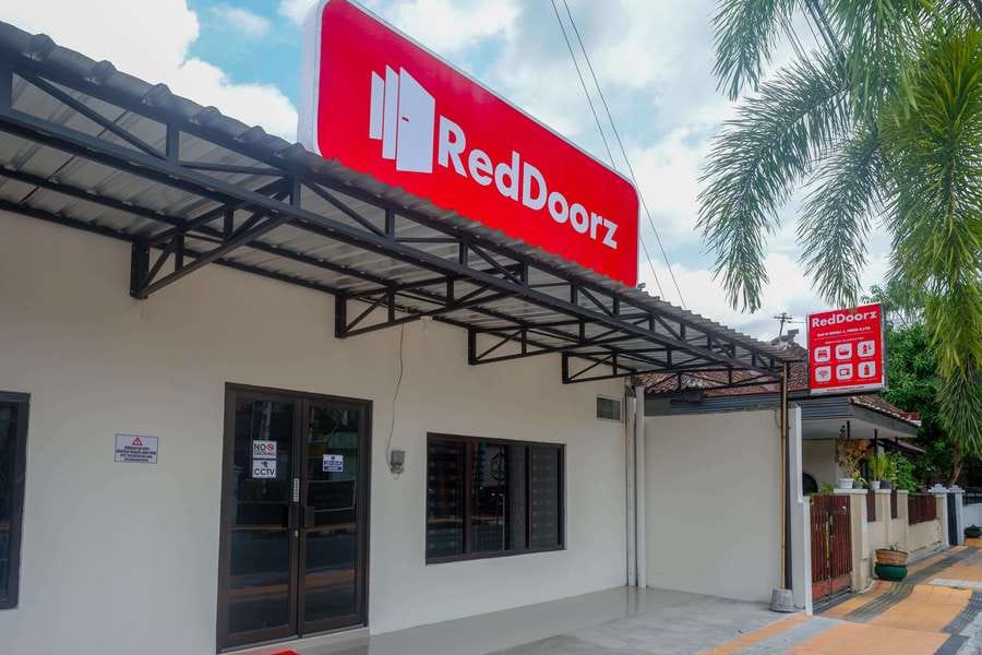 RedDoorz Syariah near RS Soeradji Pemuda Klaten