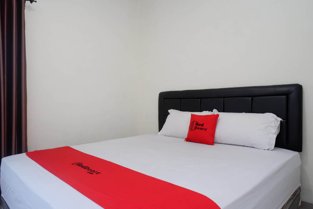 RedDoorz Room