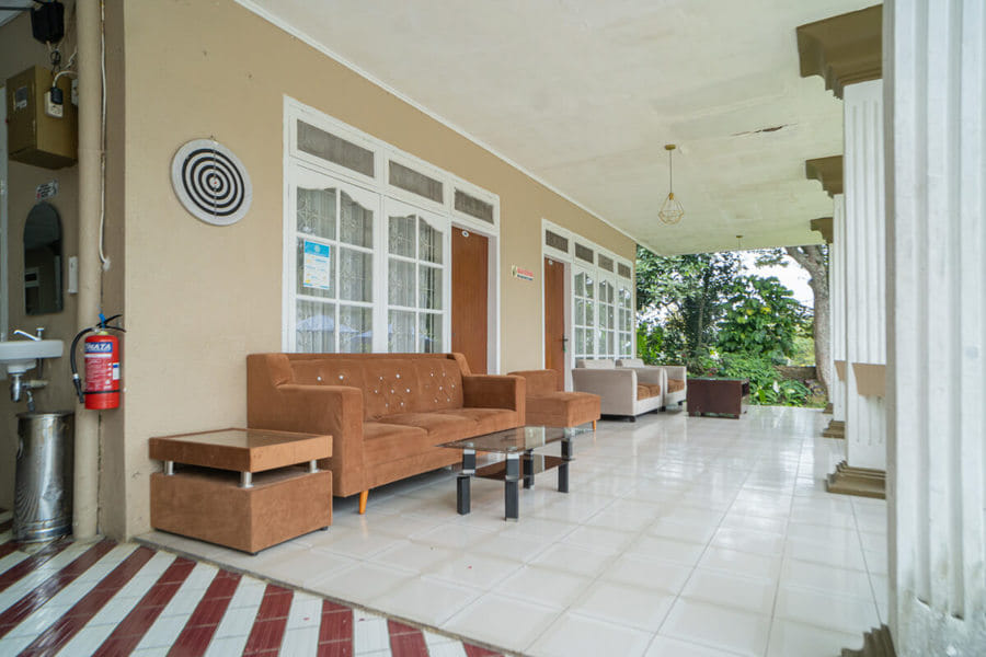 RedDoorz near Taman Safari 2