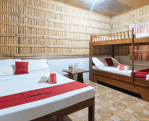 RedDoorz Hostel @ Megans Paradisio Beach Resort