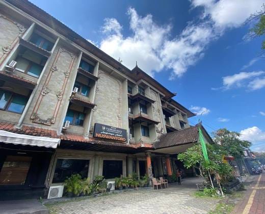 Urbanview Hotel Taman Suci Denpasar Bali