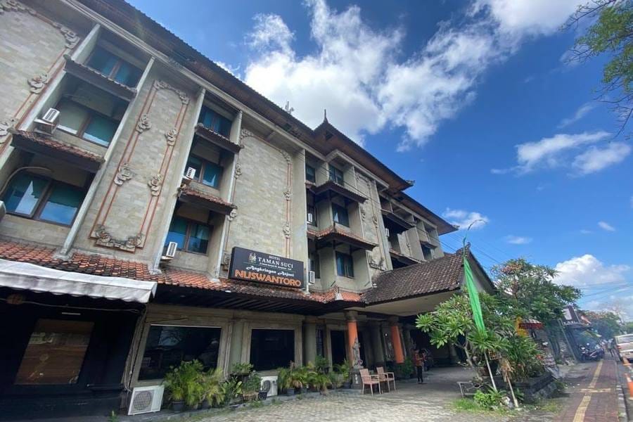 Urbanview Hotel Taman Suci Denpasar Bali