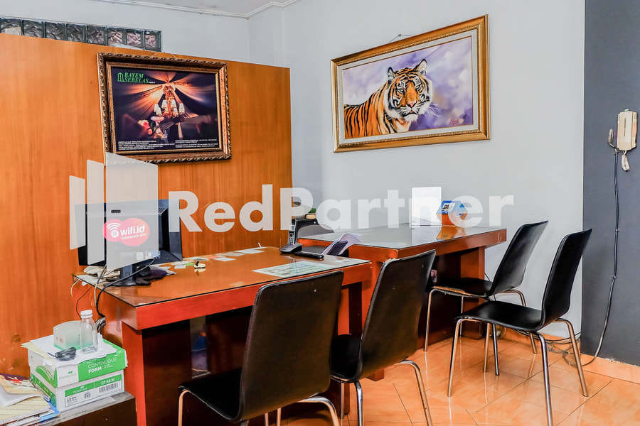Hotel Sebelas @ Jalan Palasari Mitra RedDoorz
