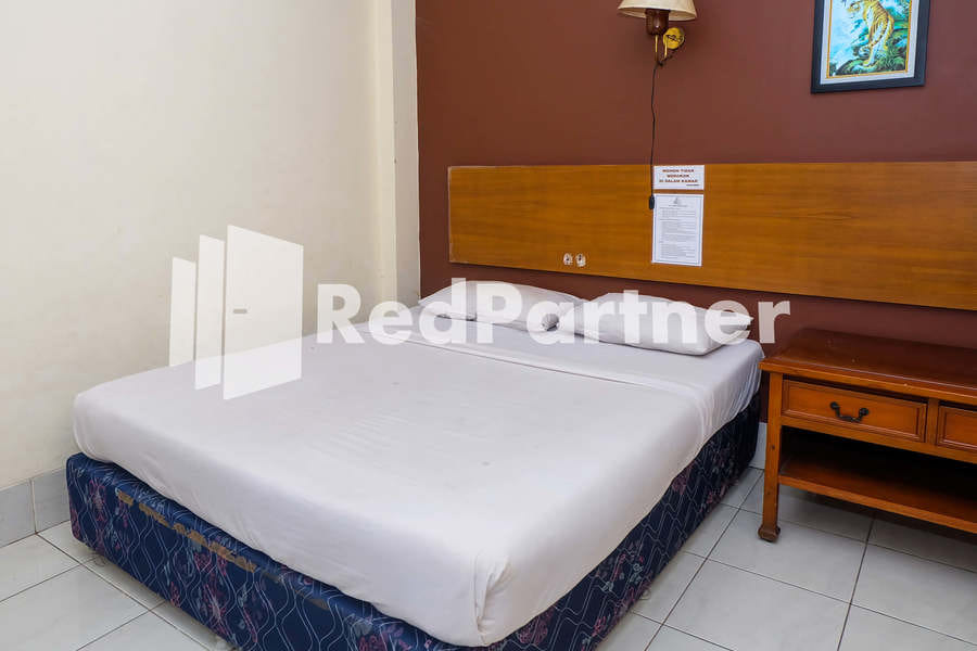 Hotel Sebelas @ Jalan Palasari Mitra RedDoorz