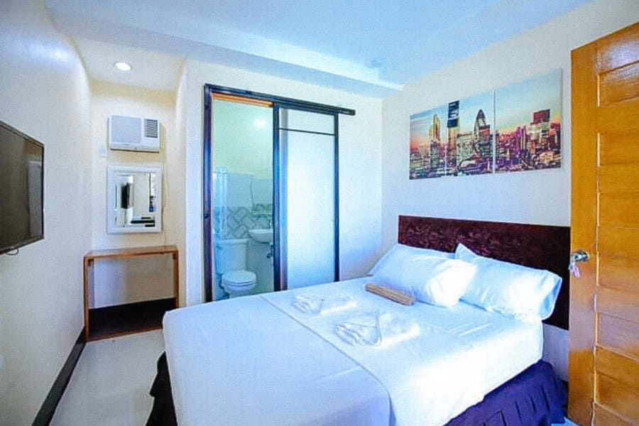 Marco’s Tourist Inn by RedDoorz