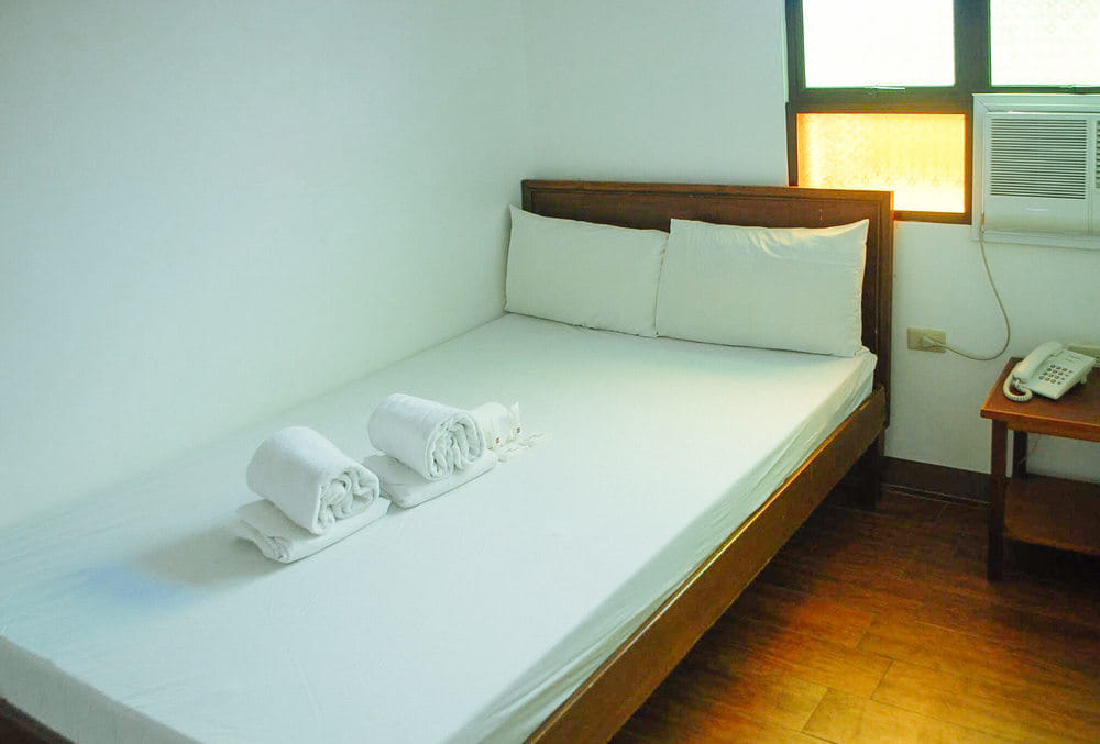 RedDoorz Single Room