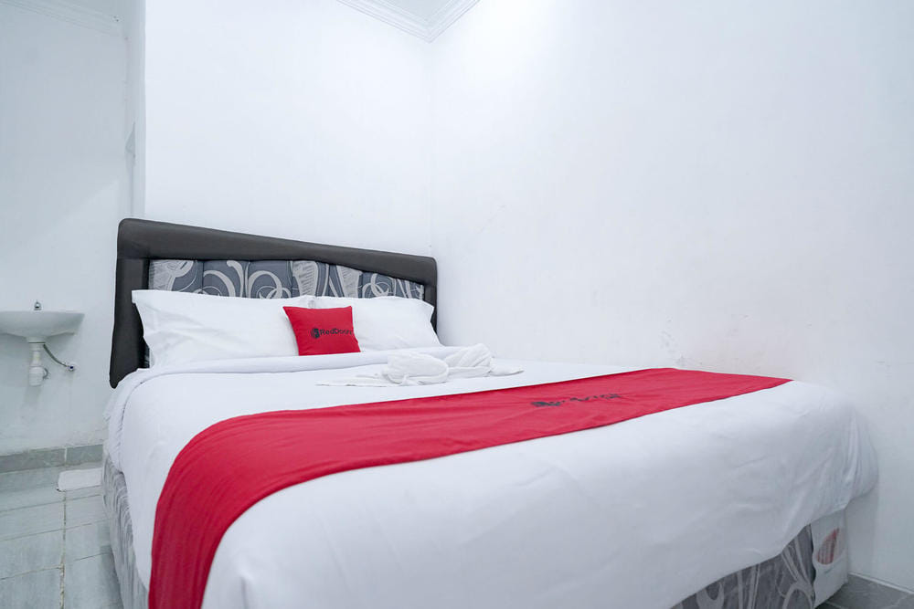 RedDoorz Room