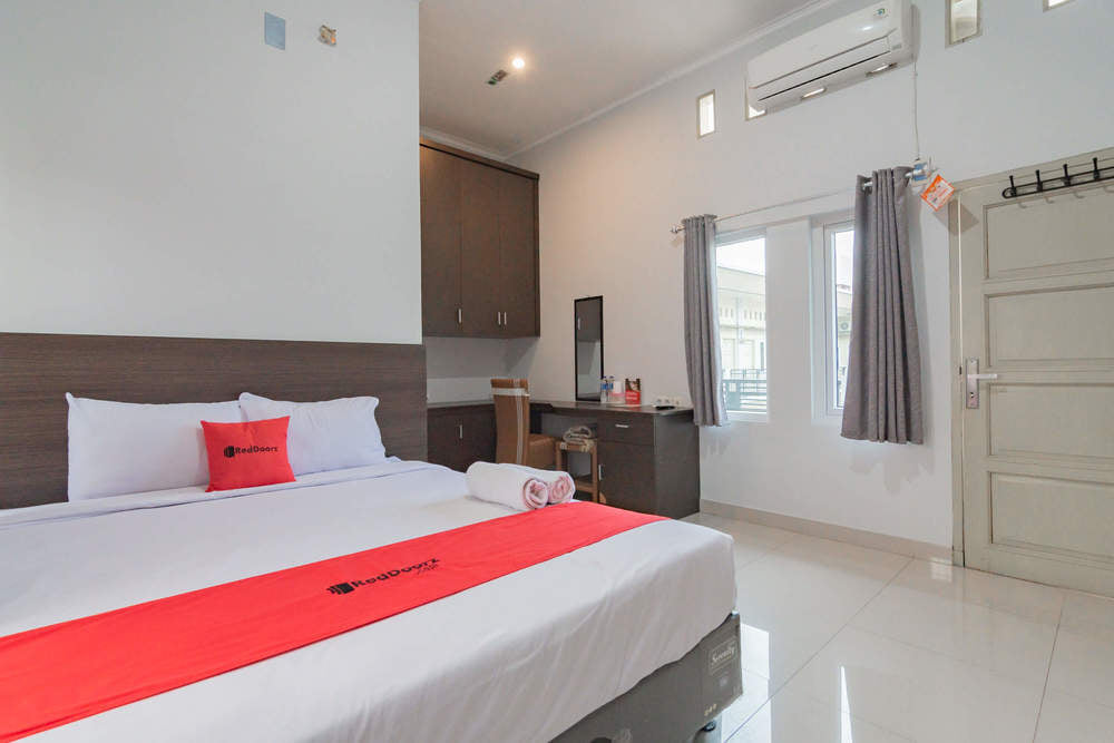 RedDoorz Deluxe Room