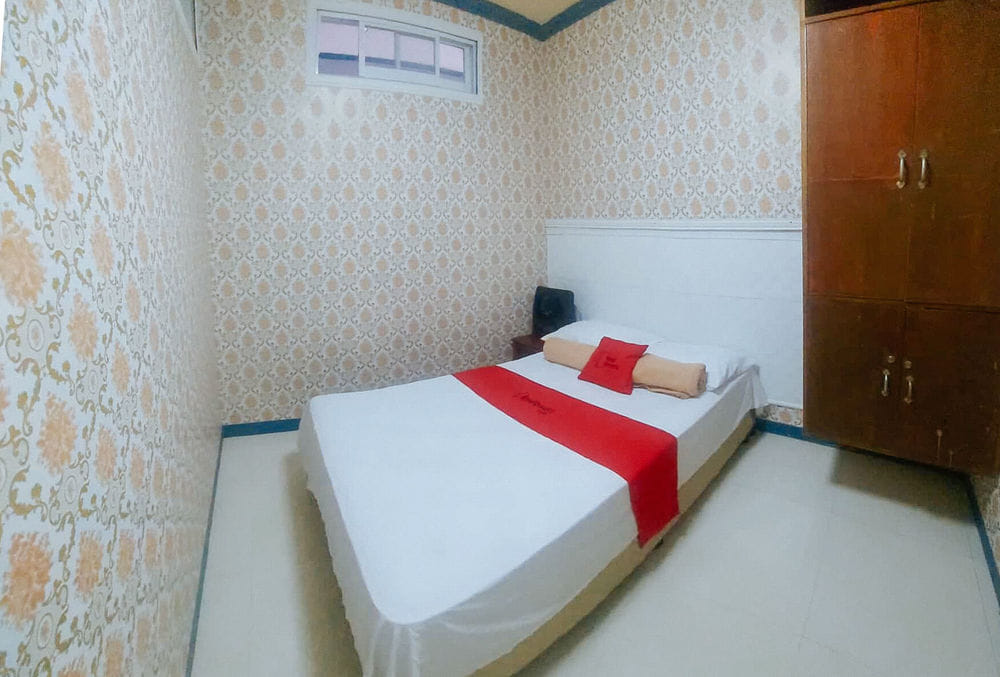 RedDoorz Standard Room with Sharing Bathroom