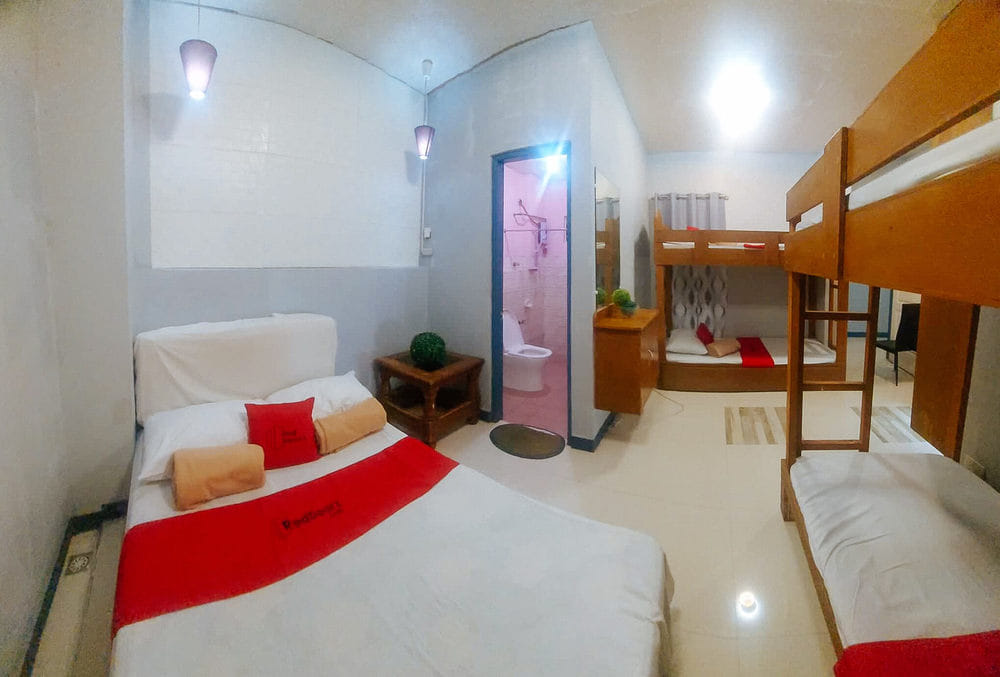 RedDoorz Family Room