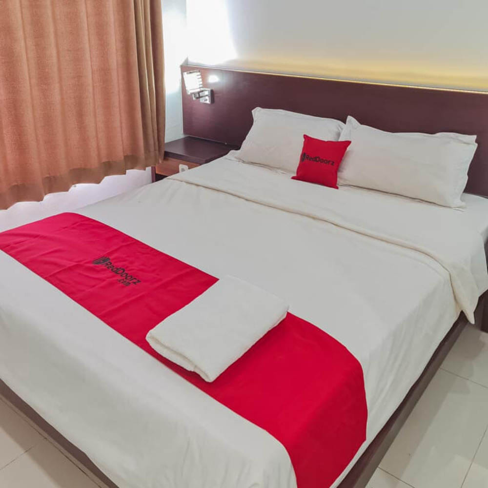 RedDoorz Deluxe Room