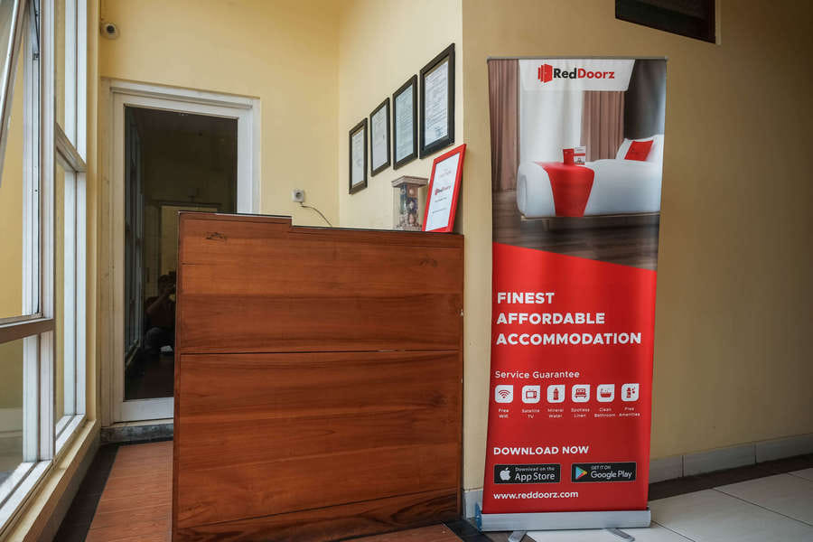 RedDoorz @ Solo Baru