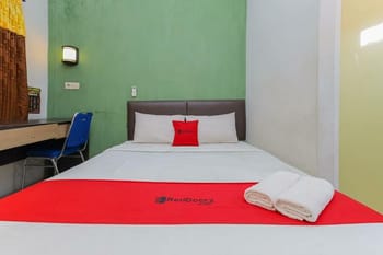 RedDoorz near Juanda International Airport 2