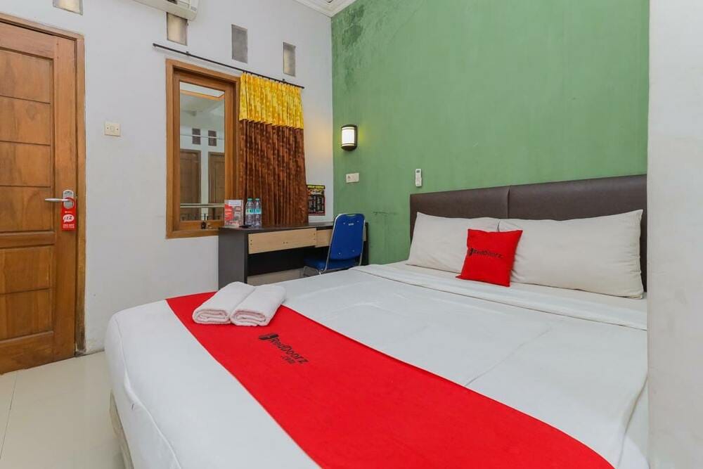 RedDoorz Room