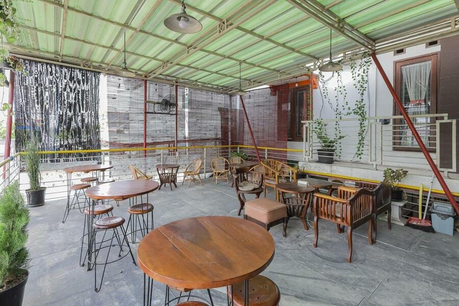 RedDoorz near Juanda International Airport 2