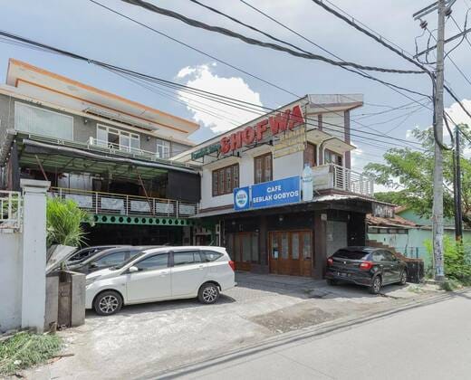 RedDoorz near Juanda International Airport 2