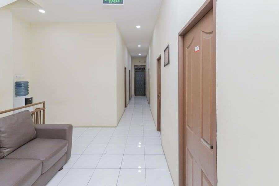 RedDoorz near BG Junction Surabaya