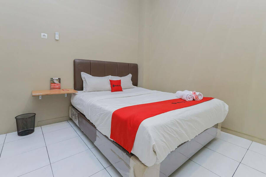 RedDoorz near BG Junction Surabaya