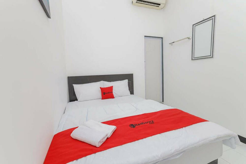 RedDoorz Room