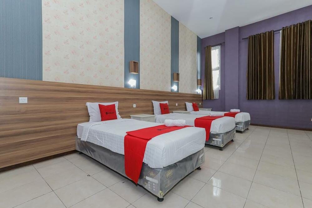 RedDoorz Family Room