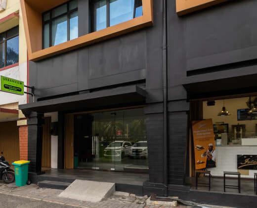 Urbanview Hotel Bizhome Artha Gading Boulevard by RedDoorz