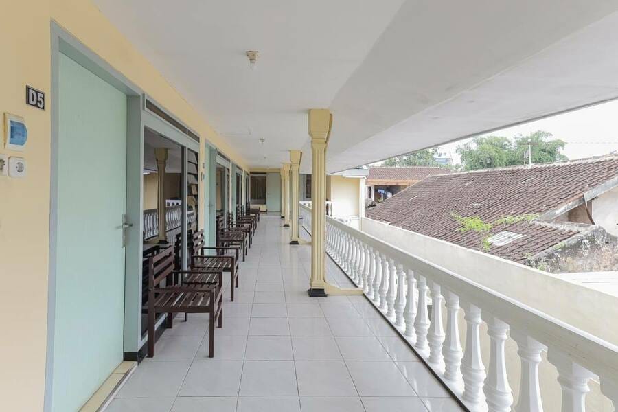 RedDoorz @ CBR Residence Blimbing