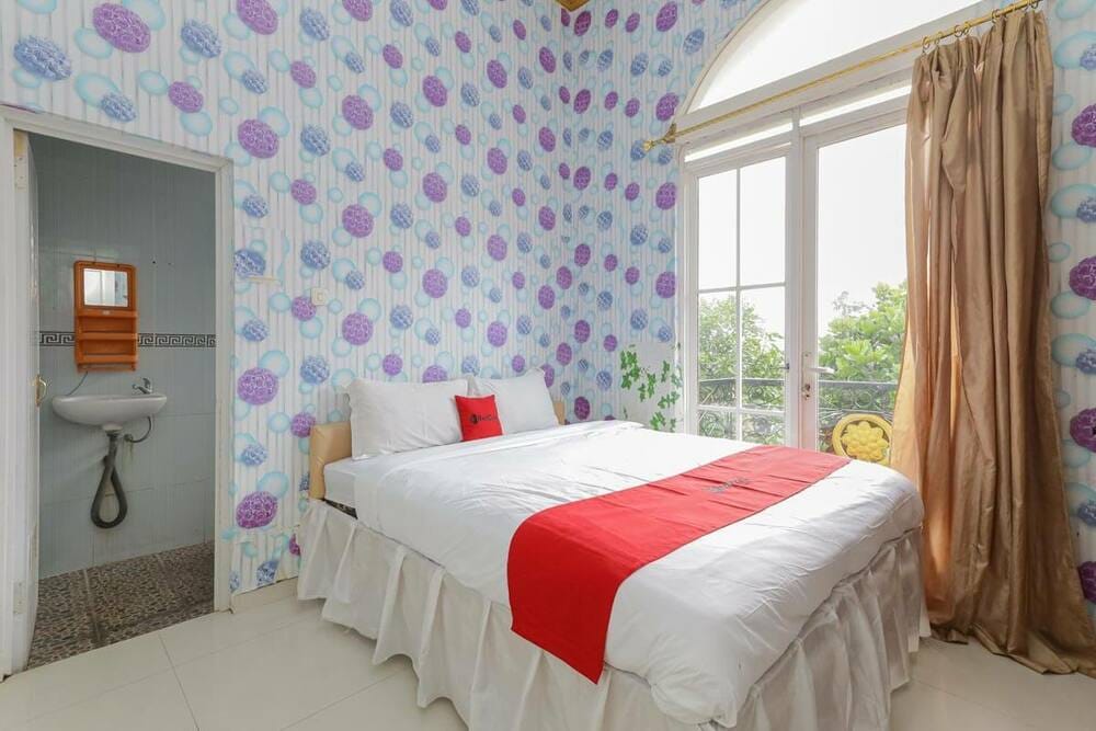 RedDoorz Room