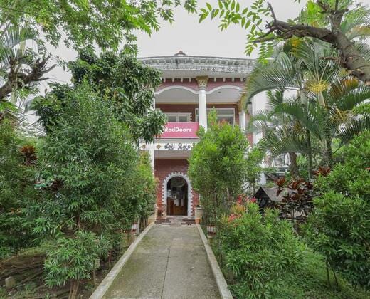 RedDoorz @ Villa Puncak Tidar