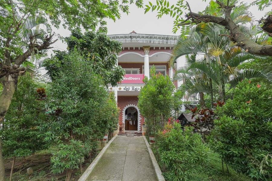 RedDoorz @ Villa Puncak Tidar