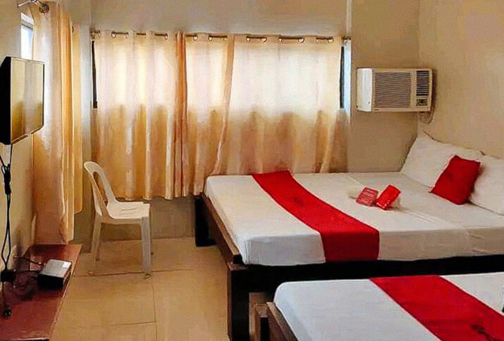 RedDoorz Triple Room