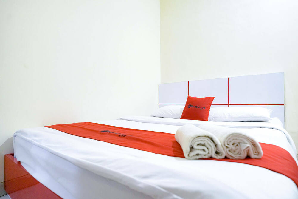 RedDoorz Room