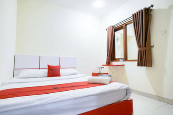 RedDoorz @ Buah Batu 5