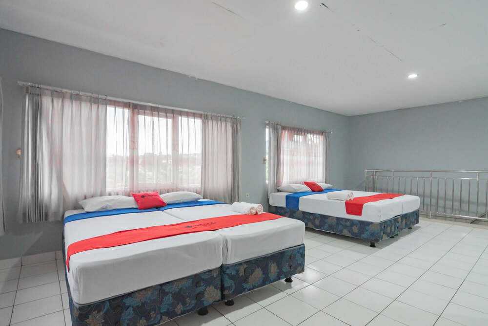 RedDoorz Family Room