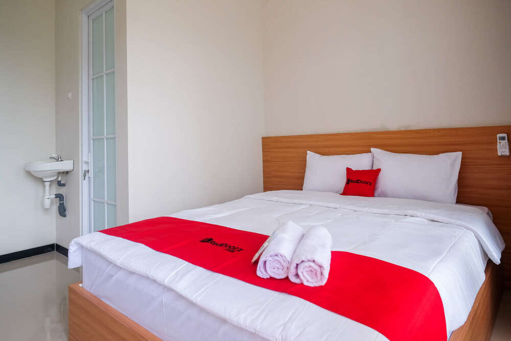 RedDoorz Room
