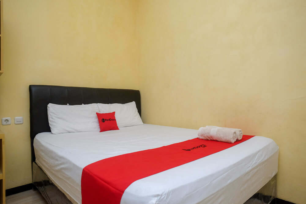 RedDoorz Room