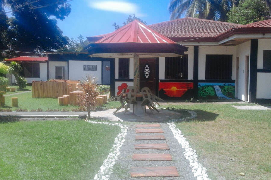 RedDoorz @ Golden Travellers Inn Antique