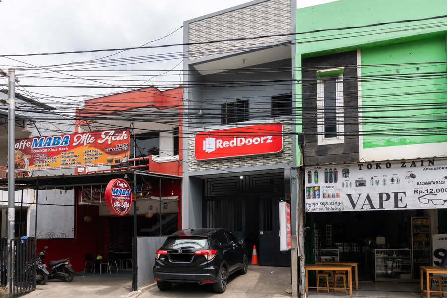 RedDoorz near RS Sari Asih Cipondoh