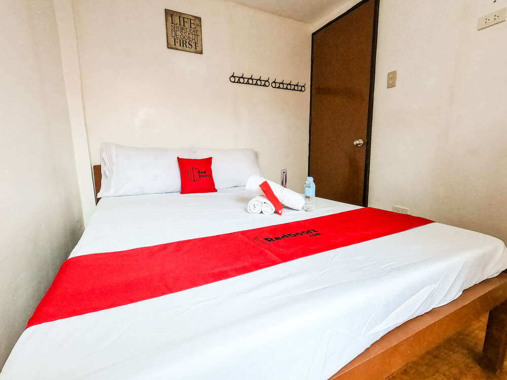 RedDoorz Quadruple Room