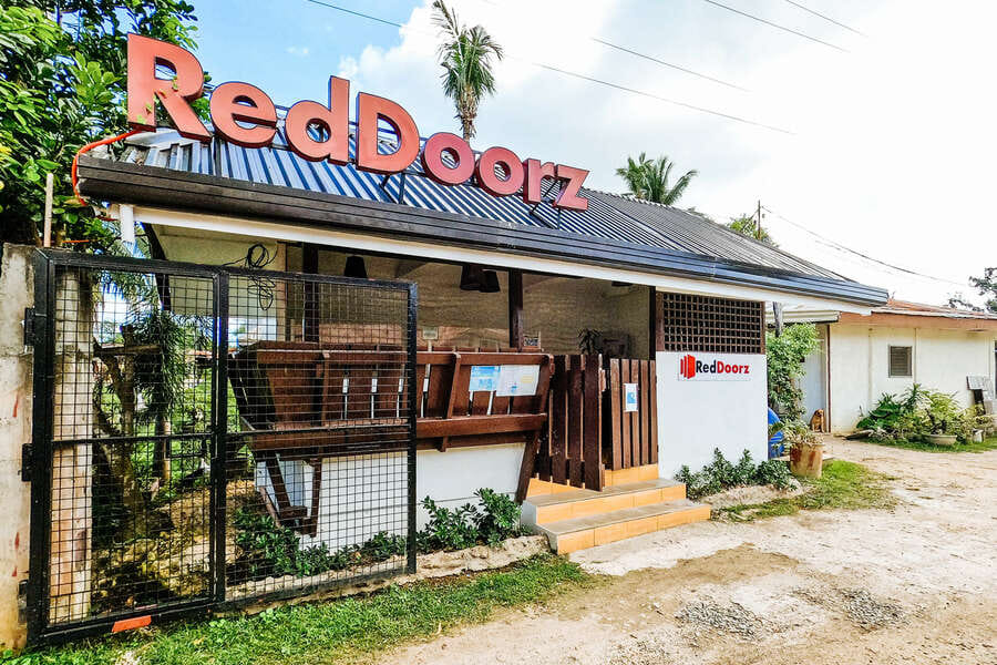 RedDoorz @ Gaeas Apartment Panglao