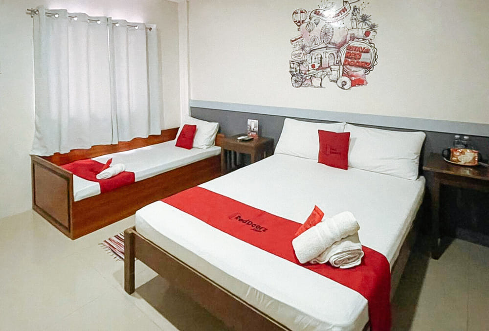 RedDoorz Triple Room