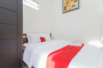 RedDoorz Syariah near Universitas Jember