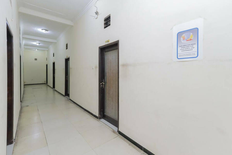 RedDoorz Plus near Museum Angkut Batu 4