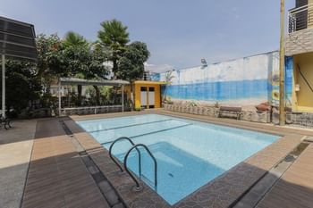 RedDoorz Plus near Museum Angkut Batu 4