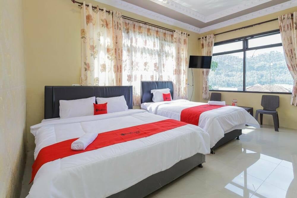 RedDoorz Triple Room