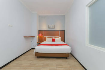 RedDoorz Plus @ Swun Stay Raya Langsep