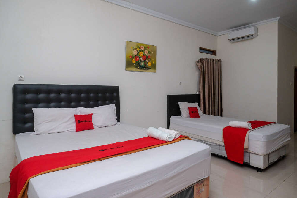 RedDoorz Family Room